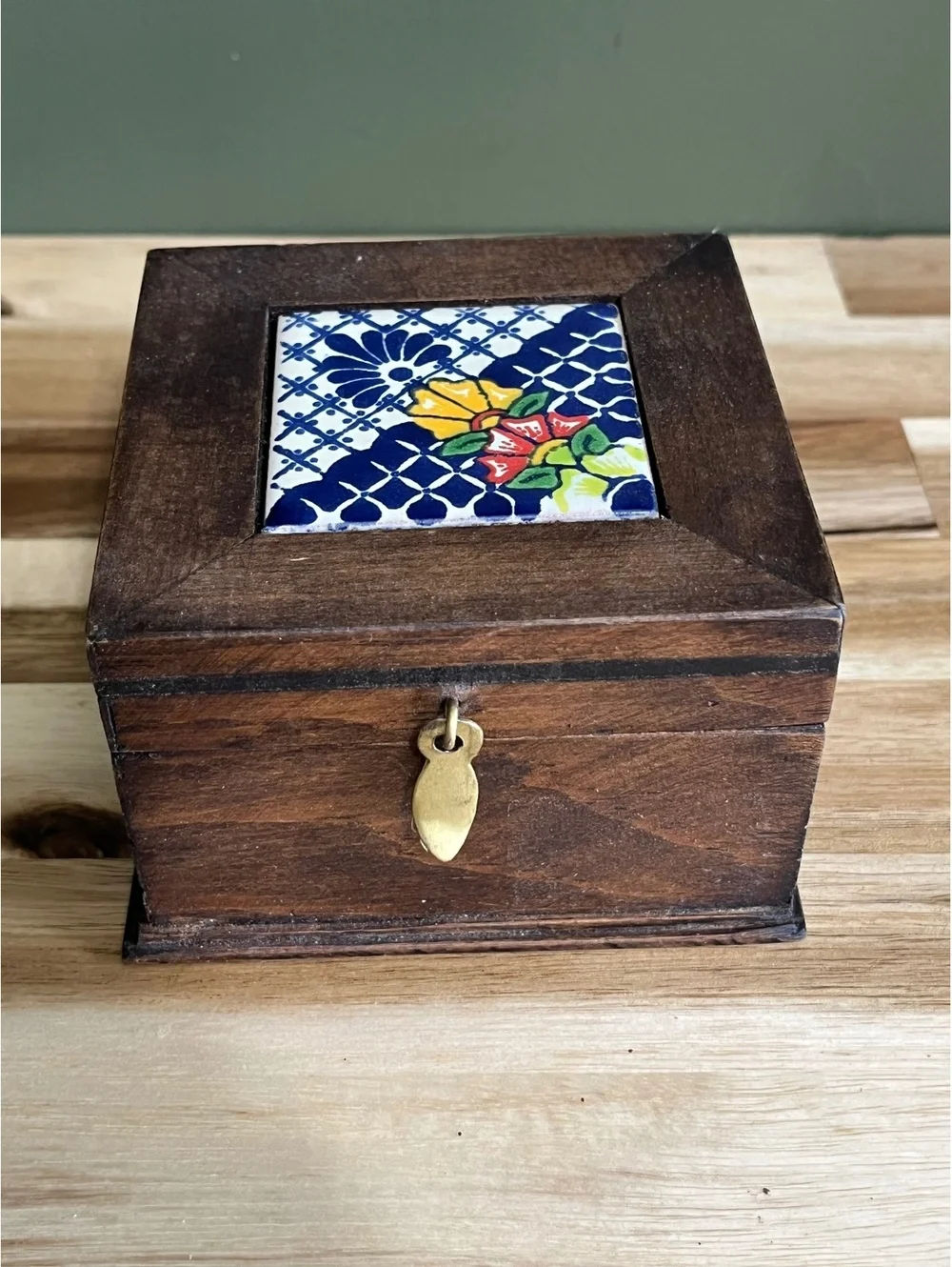 Wooden trinket box
